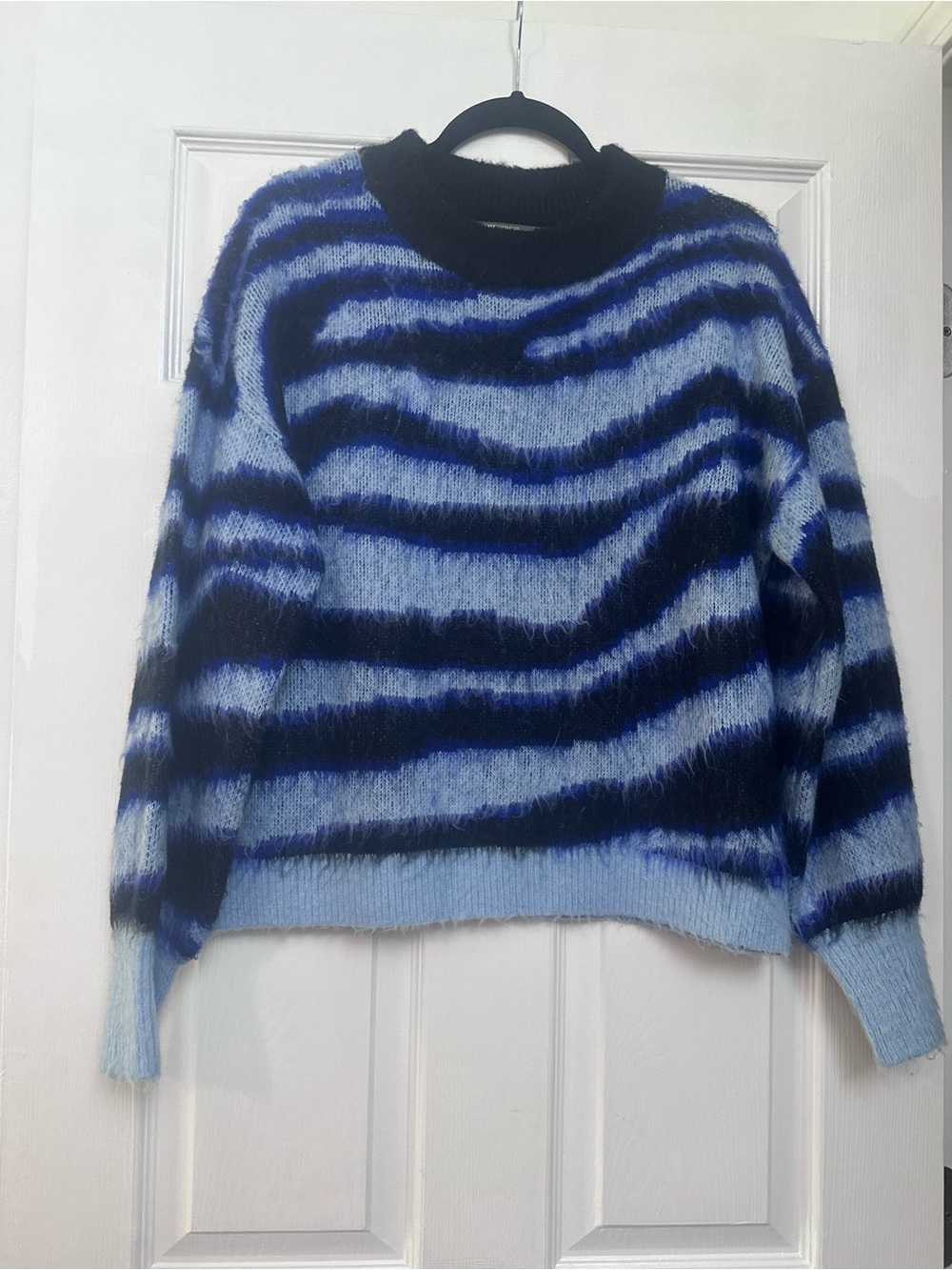 Anthropologie Salma Sweater Size Medium Blue Zebra
